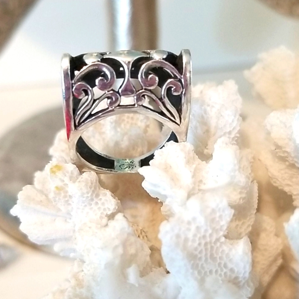 Beautiful sterling silver filigree ring